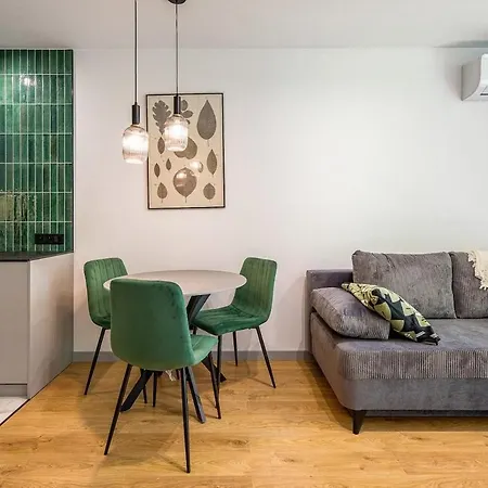 High Standard In Location Apartment
